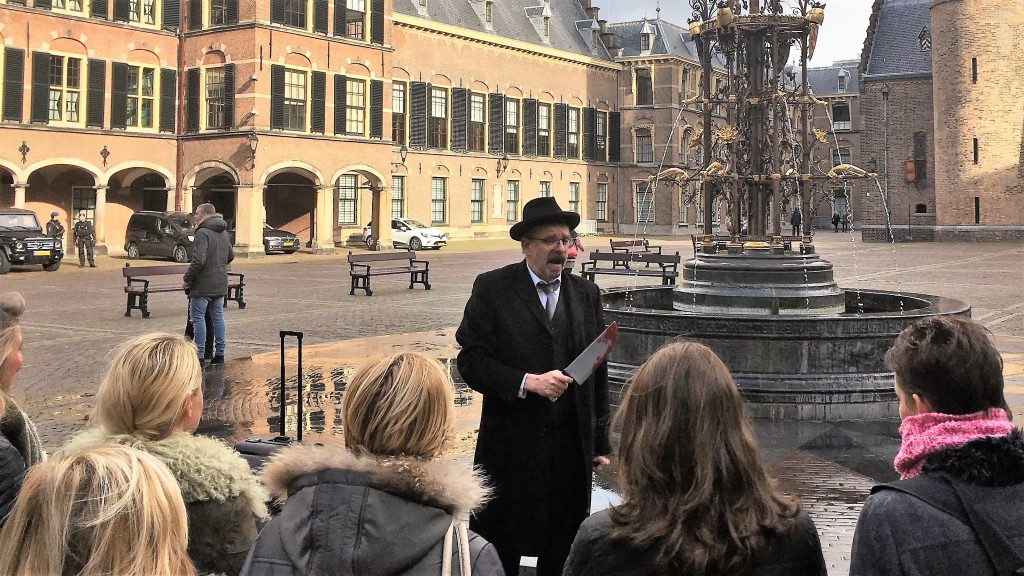 Den-Haag-gids-bedrijfsuitje-teamuitje-verhalenverteller-binnenhof-rondleiding-tweede-kamer-ridderzaal-dagjeuit.net-ef