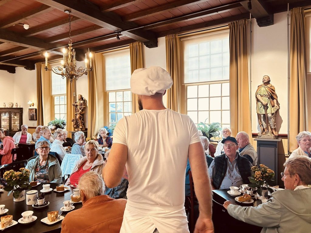 Hattem-bakkerijmuseum-demonstratie-EF-dagje-uit.net-senioren-familiedag-