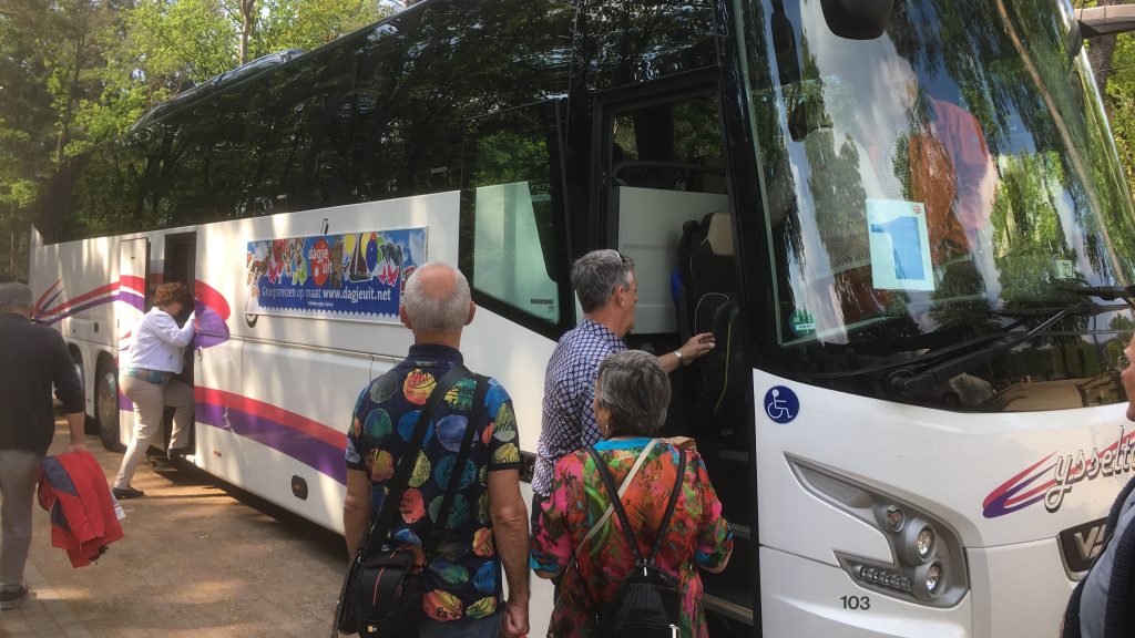 IJsseltours-dagtocht-senioren-bedrijfsuitje-scaled- eigen foto busreis ouderen